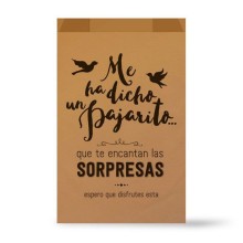 Sobre de papel kraft marrón con solapa y fuelle,  con un impresión especial para regalos con una frase para regalos o sorpresas