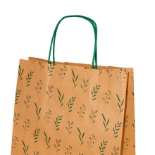 Bolsa de papel impresa con un estampado de hojas en color verde con asa retorcida o rizada