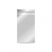 Sobre de plástico metalizado color plata, con una medida de 8x15/12,5 centímetros.
