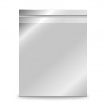 Sobre de plástico metalizado color plata con brillo, con una medida de 35x48/38 centímetros.